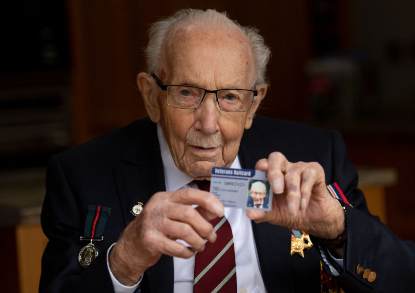 100-годишният ветеран Том Мур е хоспитализиран с COVID-19