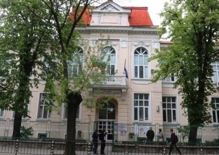 Евакуираха еврейско училище в София