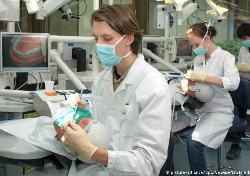 Защо чужденци учат за зъболекари в България?