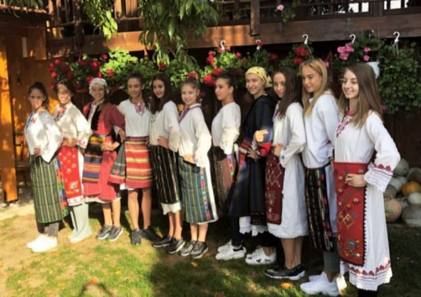 Златните момичета се върнаха векове назад 