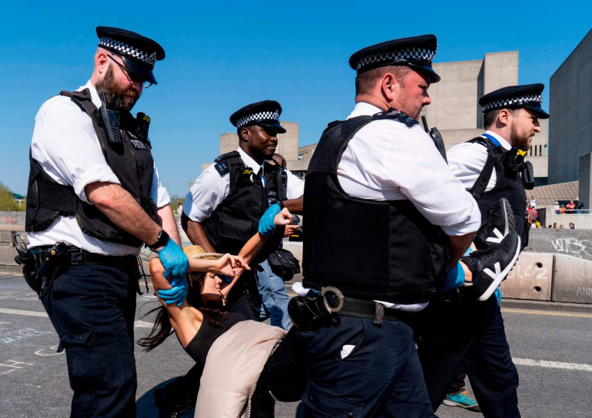 Над 1000 екоактивисти арестувани в Лондон за седмица (СНИМКИ)