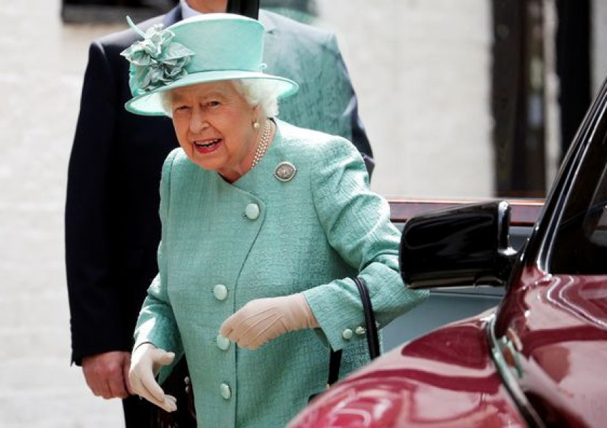 Кралицата посети Sainsbury's за 150-тата годишнина на веригата (СНИМКИ)