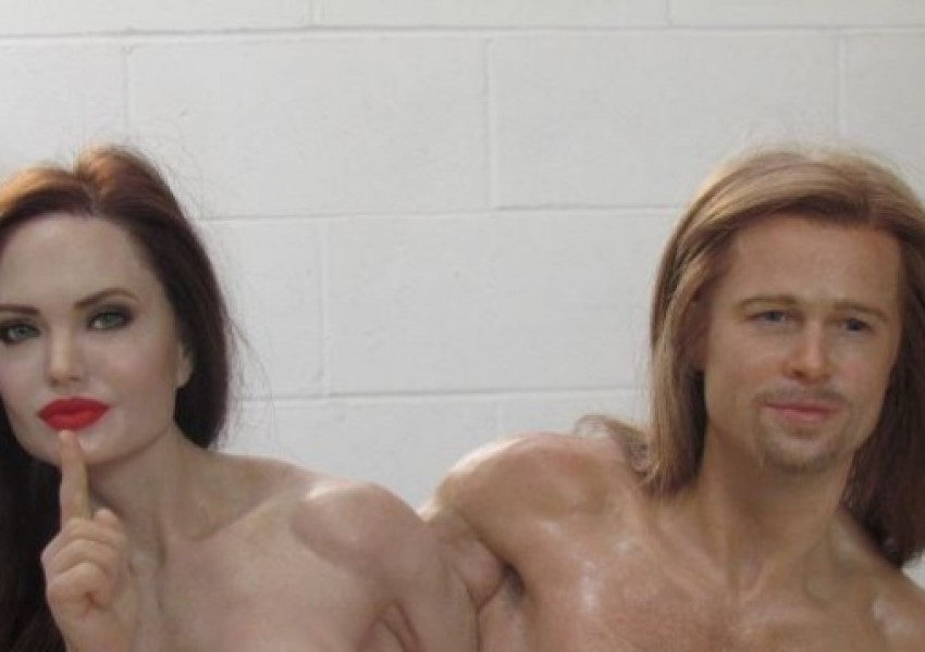 Восъчна фигура на голите Анджелина и Брад се продава за рекордна сума (СНИМКА 18+)