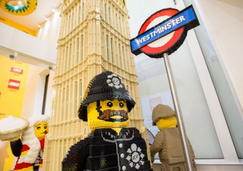 Lego откри най-големия си магазин в Лондон (СНИМКИ)