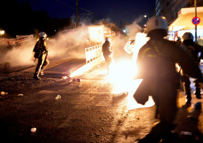 Серия от експлозии в Атина