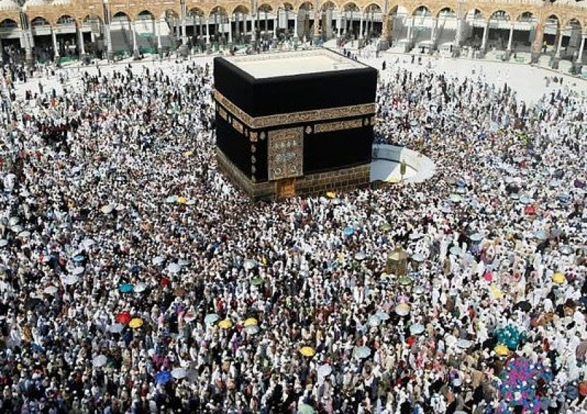 Пожар в Мека евакуира 600 души