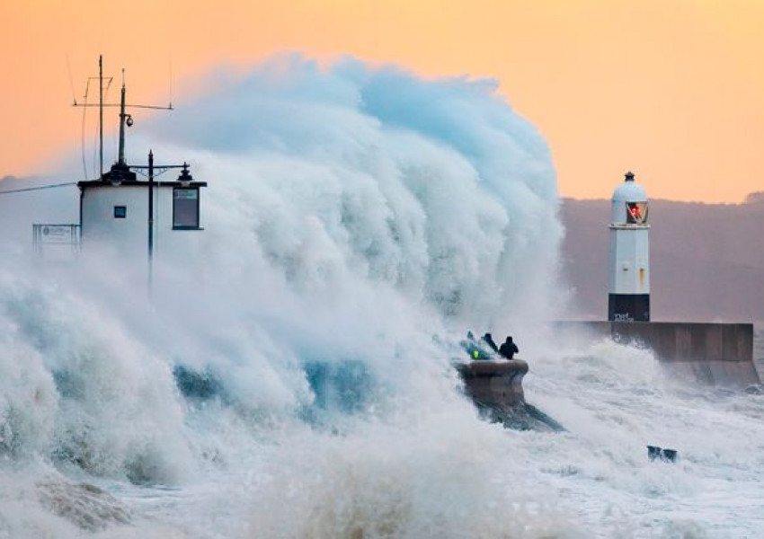 Бурята "Браян" удари Великобритания (СНИМКИ)