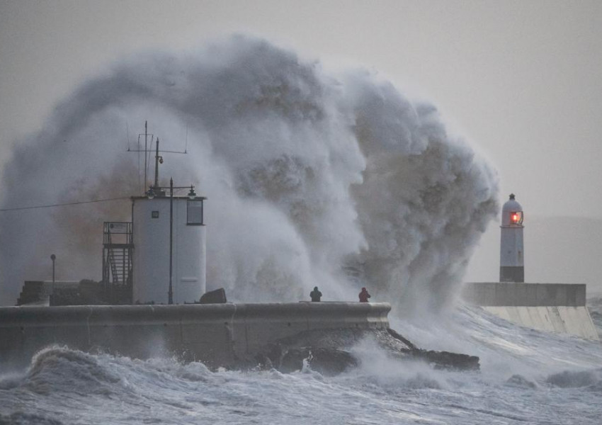 “Елинор” връхлетя Великобритания 