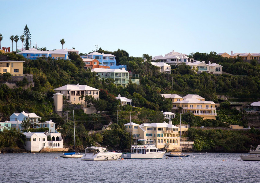 Бермуда забрани браковете на еднополови дойки 