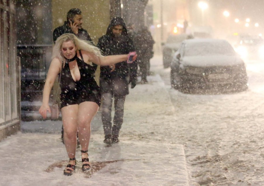 Снегът и студът не спряха британките за поредния пиянски уикенд (СНИМКИ 18+)