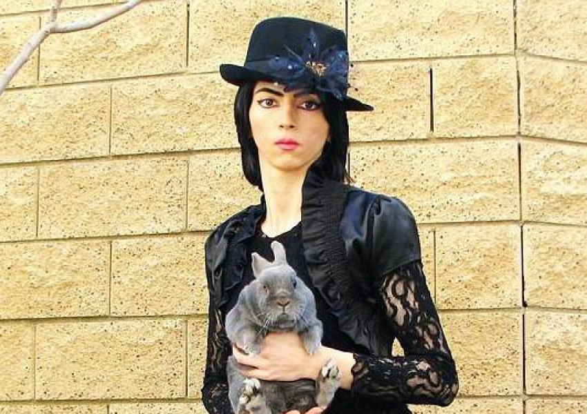 Веганка бодибилдър е жената-стрелец от централата на YouTube (СНИМКИ)