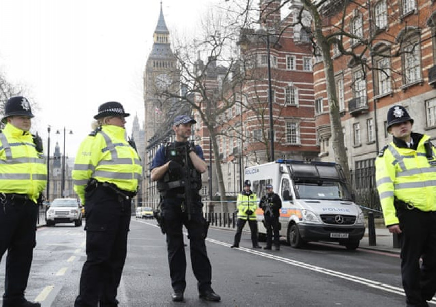 Британското правителство почва борба с престъпността