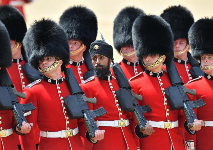 За първи път сикх с тюрбан на парада в чест на Кралицата 