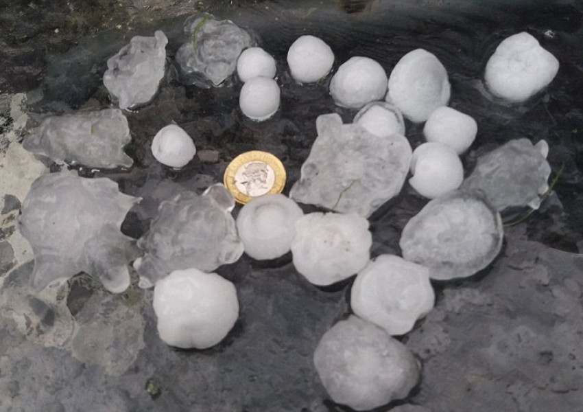 И градушка се изсипа над Великобритания