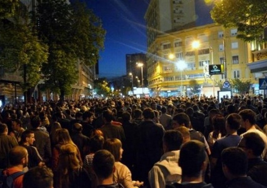 Протестиращите в Скопие опустошиха кабинета на президента