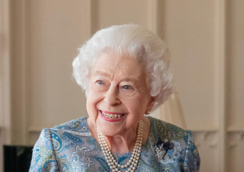 Усмихнатата кралица се връща на работа без бастун седмица след като навърши 96 години