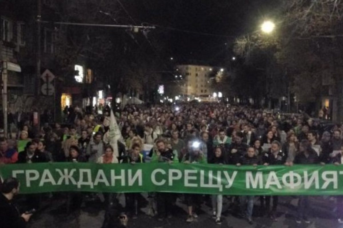 Хиляди на бунт срещу унищожаването на планините (Видео)