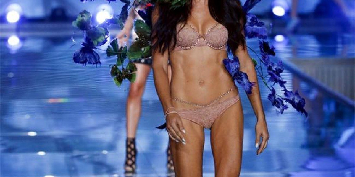 Сексапилните "ангели" на Victoria's Secret нагорещиха Ню Йорк (СНИМКИ+ВИДЕО)