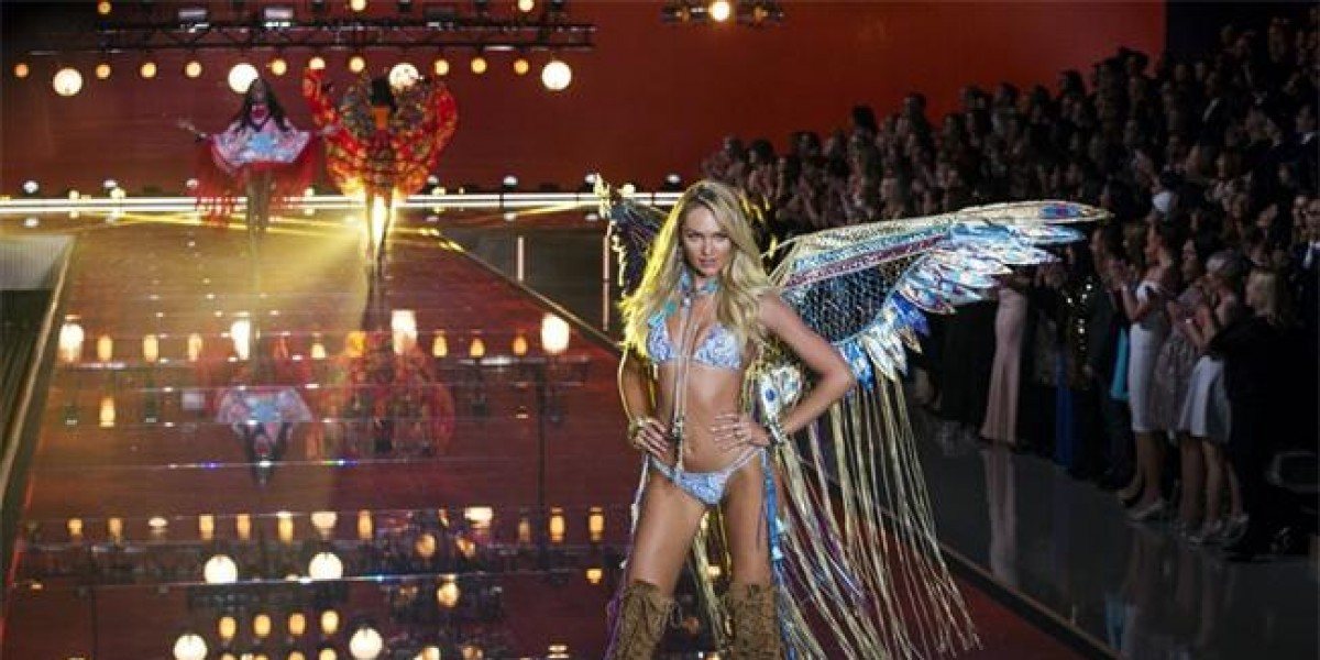 Сексапилните "ангели" на Victoria's Secret нагорещиха Ню Йорк (СНИМКИ+ВИДЕО)