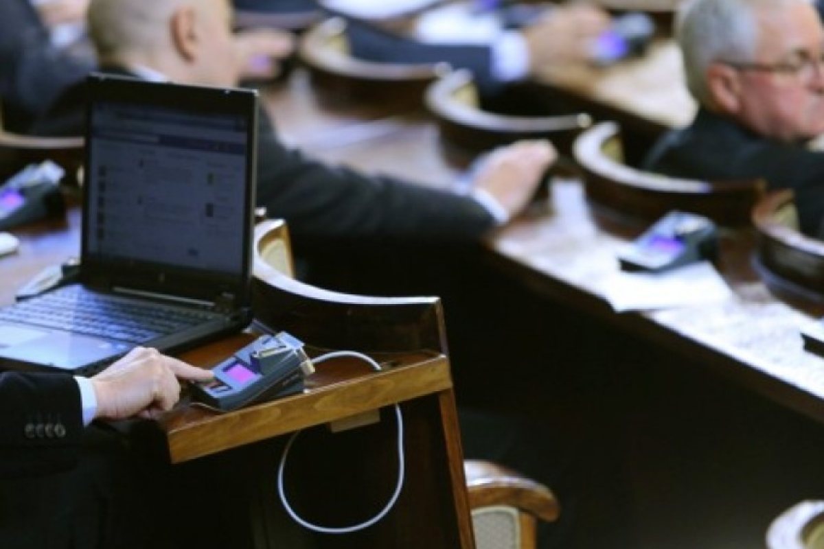 Депутатите си гласуваха увеличение на заплатите