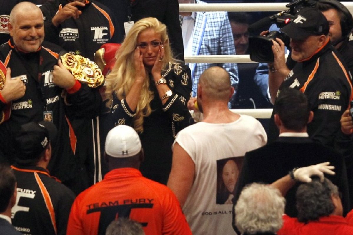 Световният шампион Фюри посвети песента си на бременната си съпруга (ВИДЕО)