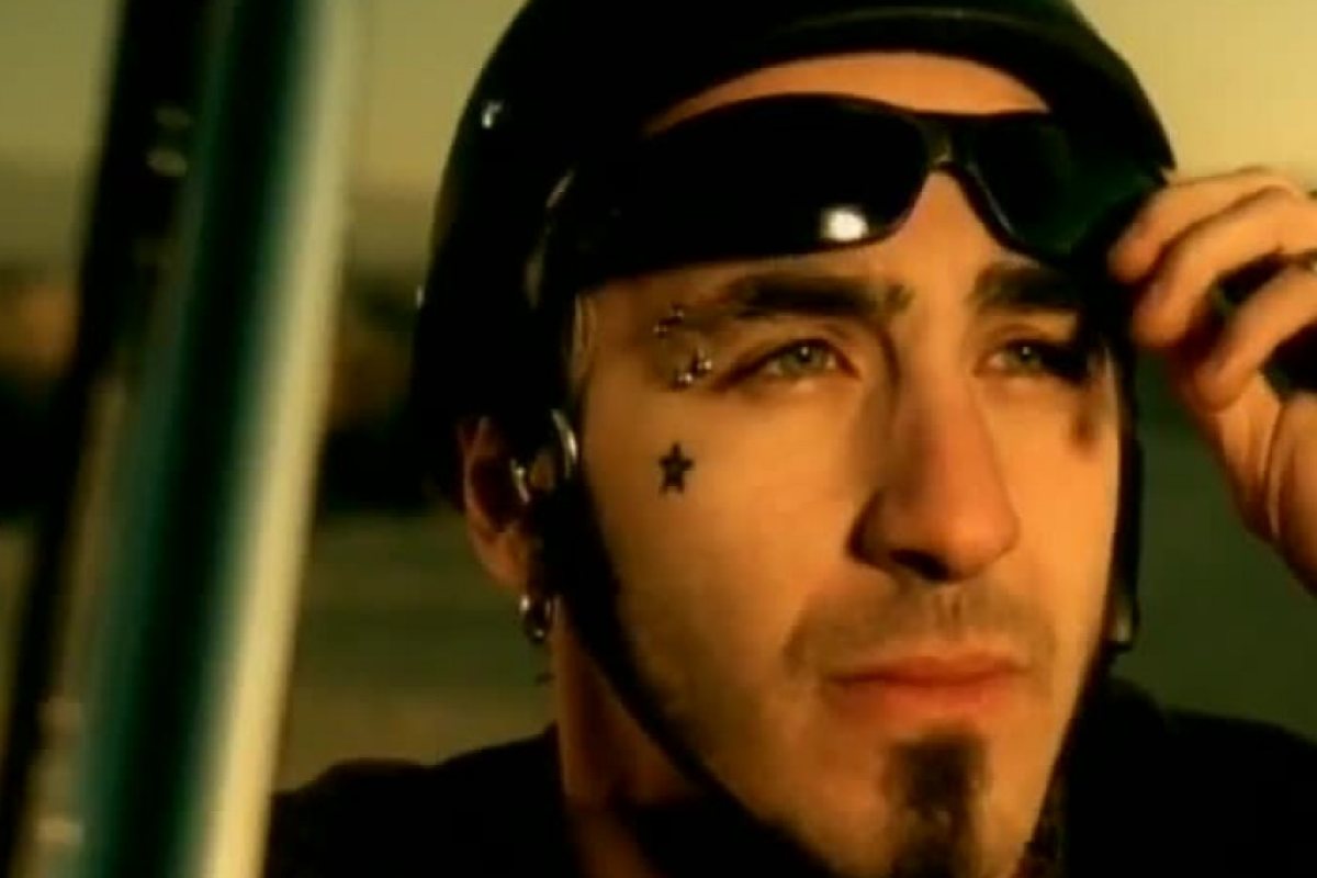 Вокалистът на Godsmack се завръща в България с музикална и филмова изява