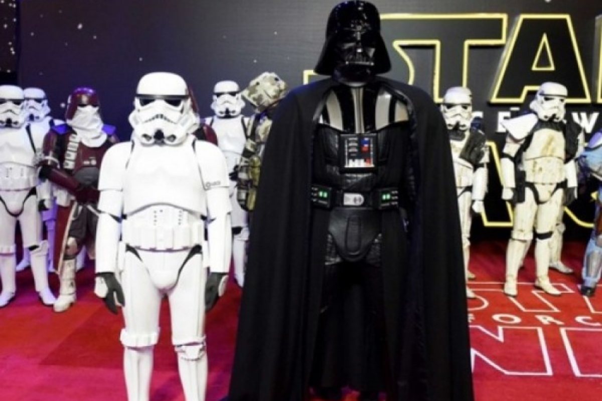 Хиляди на премиерата на новия Star Wars в Лондон (ВИДЕО)