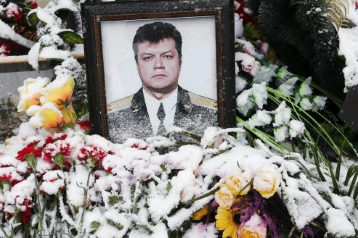 Погребаха загиналия руски пилот, убийците пуснаха във Фейсбук снимки с трупа му (ВИДЕО + СНИМКИ, 18+)
