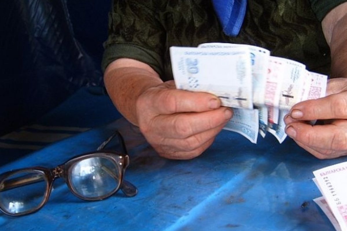 Помощ или подигравка са коледните добавки за пенсионерите?