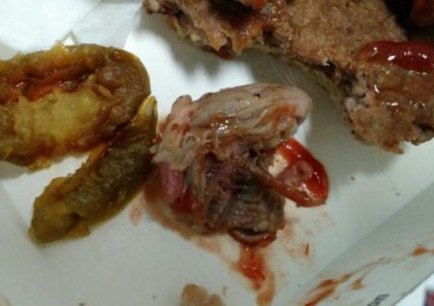 Ужас! Клиентка на McDonald's откри глава на плъх в сандвича си