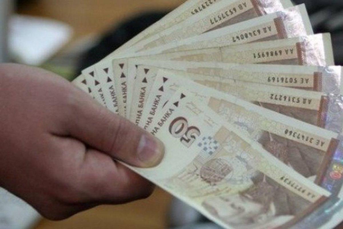 От днес: Минималната заплата е 420 лв, вдигат детските с 2 лева