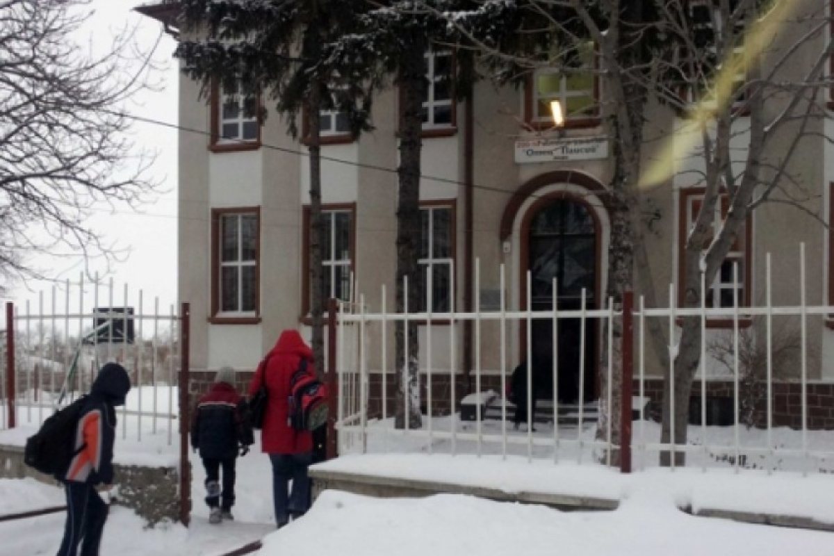52 училища в страната с удължена зимна ваканция