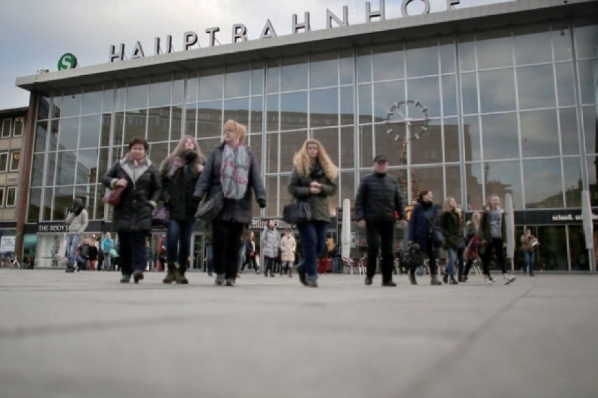 Скандал в Германия: Имигранти посягали на жени в новогодишната нощ
