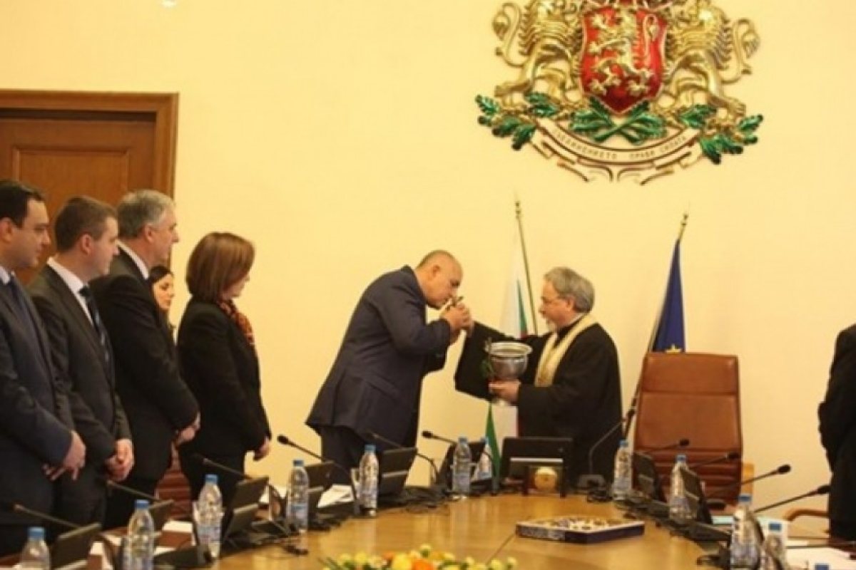Борисов: Ръси, попе, да изгоним дявола и таласъмите!