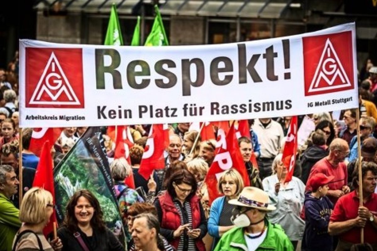 Хиляди германци на протест срещу расизма и насилието над бежанци