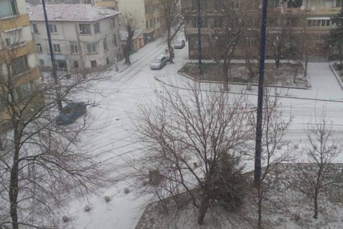 Вижте как се чистят улици в България! (ВИДЕО)