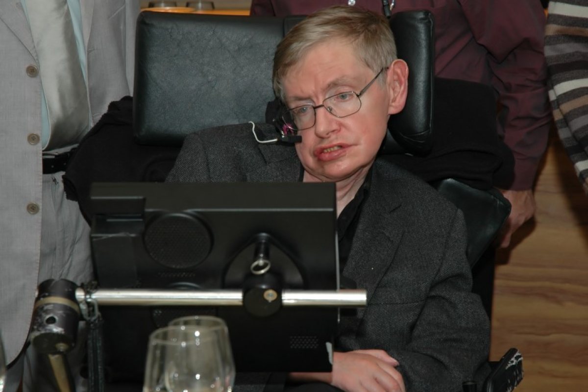 Вижте прогнозите на Стивън Хокинг за бъдещето на човечеството