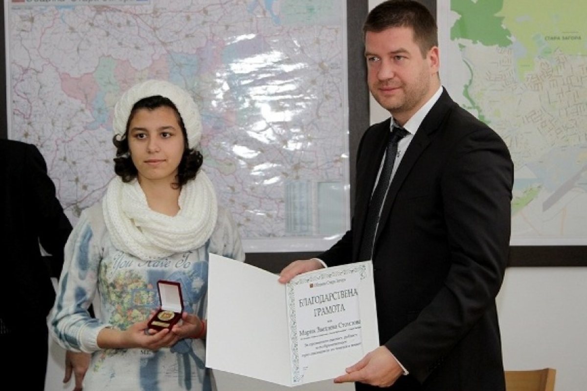Още награди за смелата Мария, спасила шофьор на тролейбус в Стара Загора