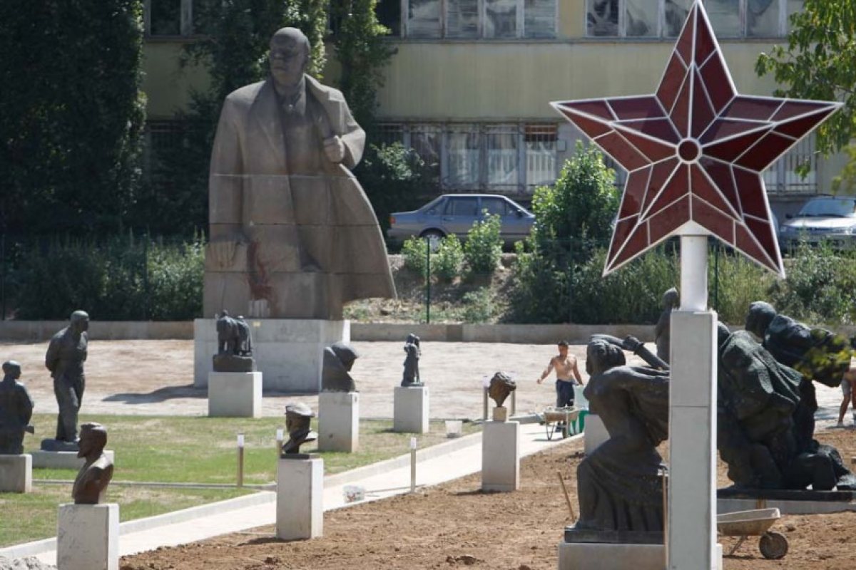 Забраняват всички соц символи