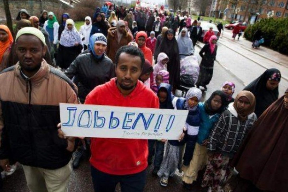 Швеция гони 80 000 мигранти