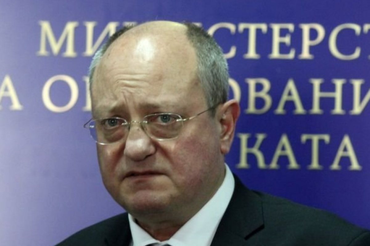 Танев: МОН е отличник през последната година