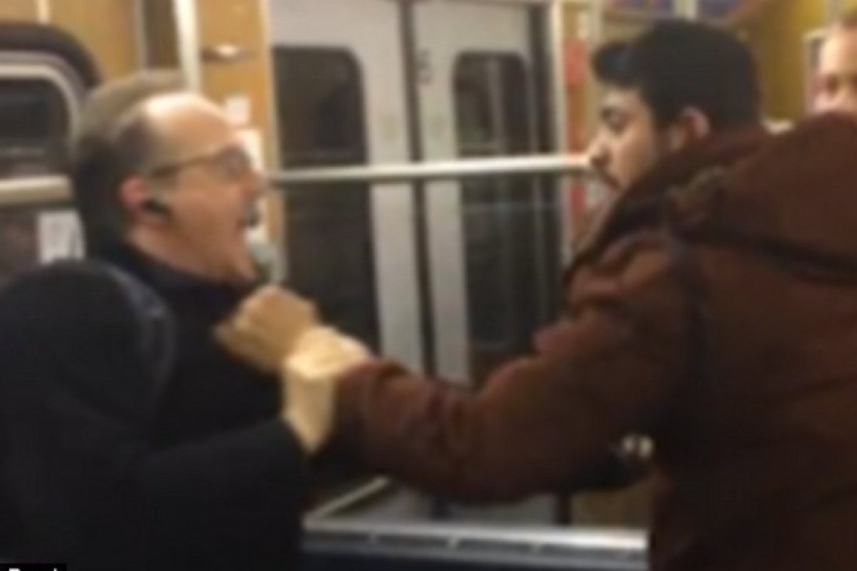 Видео: Група мигранти нападат пенсионери в германското метро