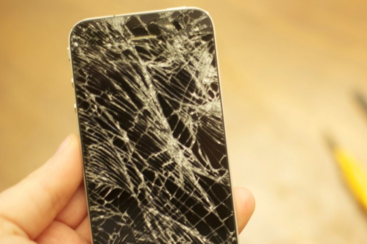 Магазините на Apple вече ще приемат за размяна и повредени смартфони