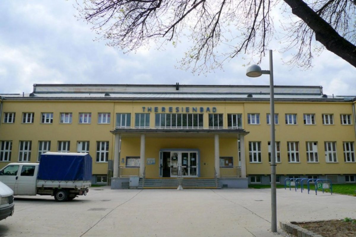 Иракски бежанец изнасилил 10-годишно момче в обществен басейн в Австрия