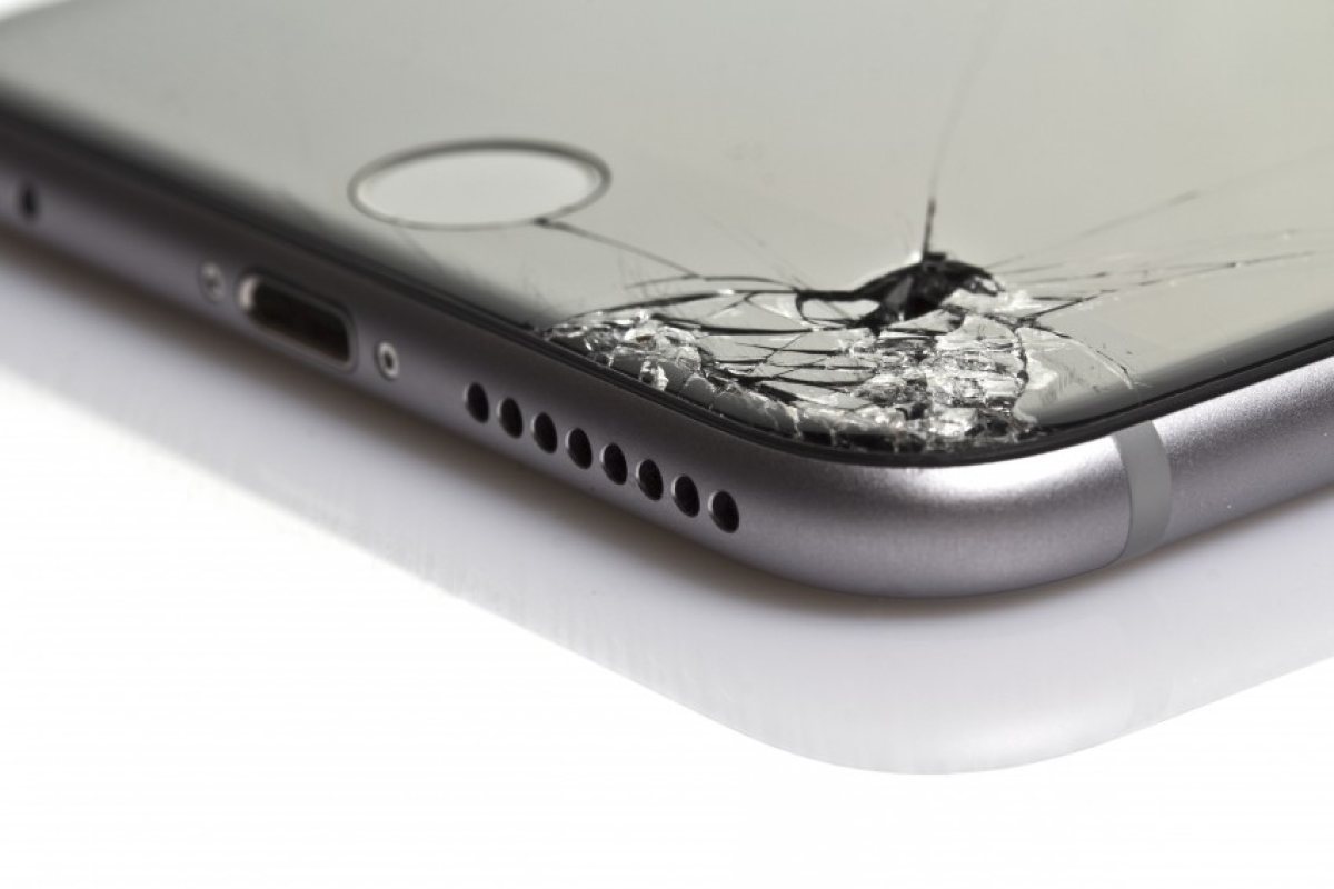 Оправяте си iPhonе-а на шано място, от Apple ви го блокират
