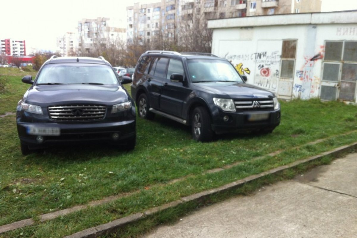 Ако сте паркирали така, по-добре си преместете колата!