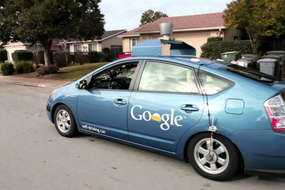 Google търси експерти за безпилотните си автомобили