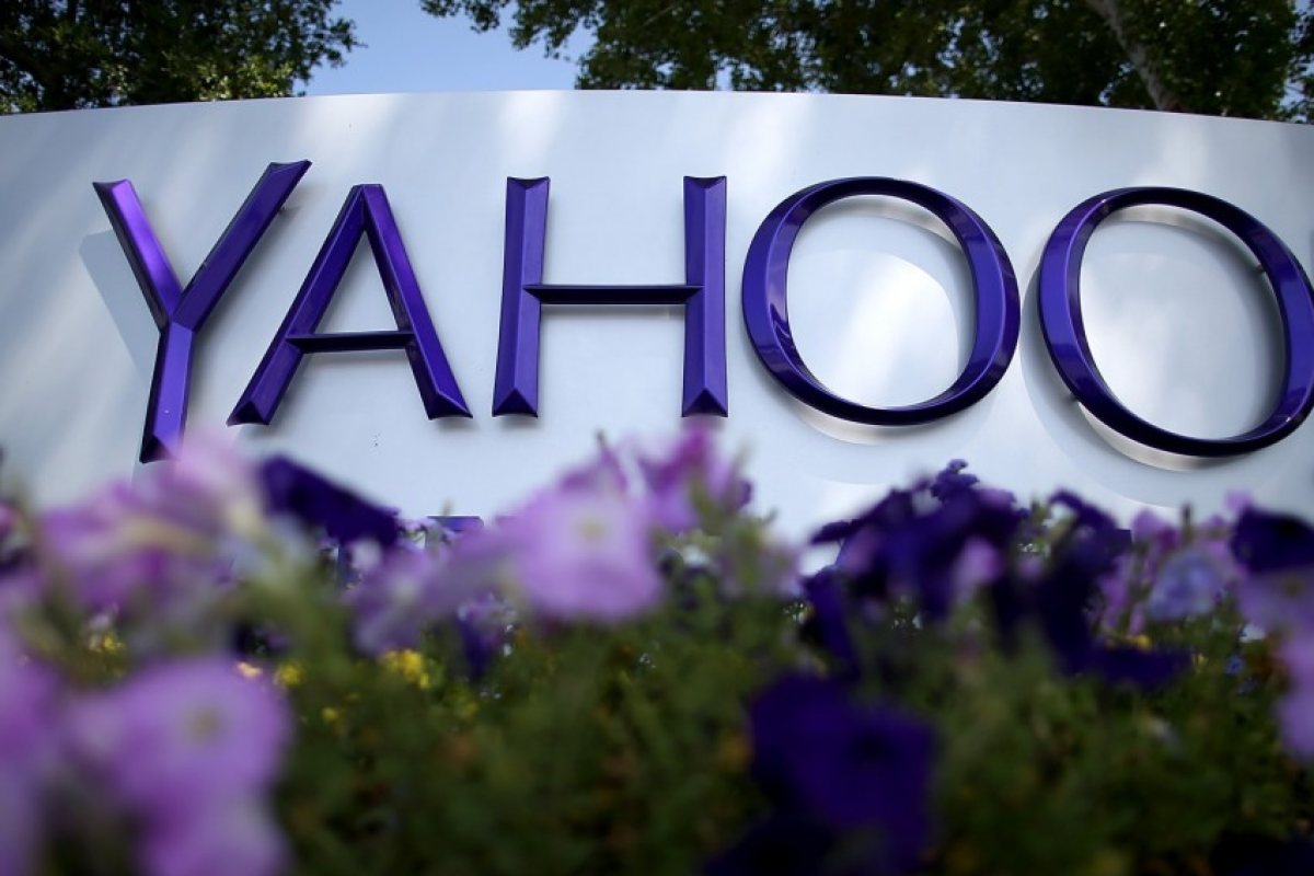 Търсачката Yahoo! официално се продава