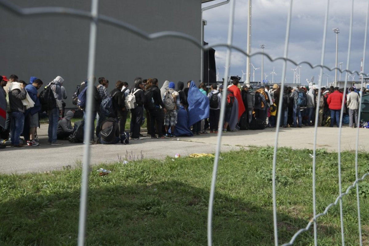 Властите в Германия: Няма да се примирим с това други страни да пускат мигранти транзит към нас