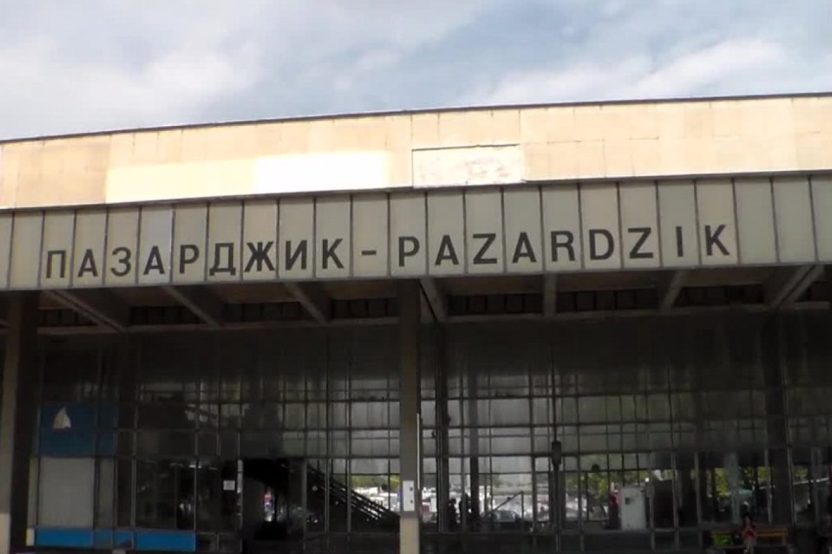 Пътници заложници на БДЖ с часове